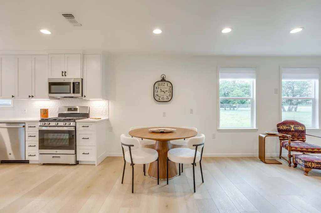 400 S 10th Avenue Palo Pinto TX 76472