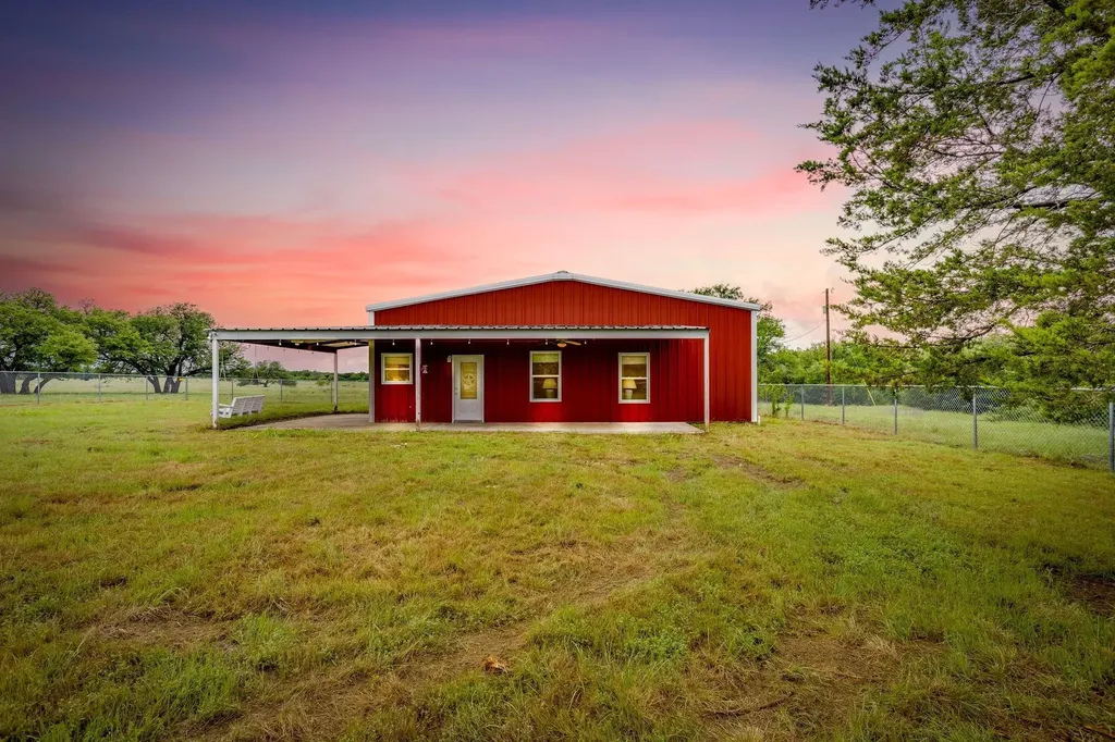 400 S 10th Avenue Palo Pinto TX 76472