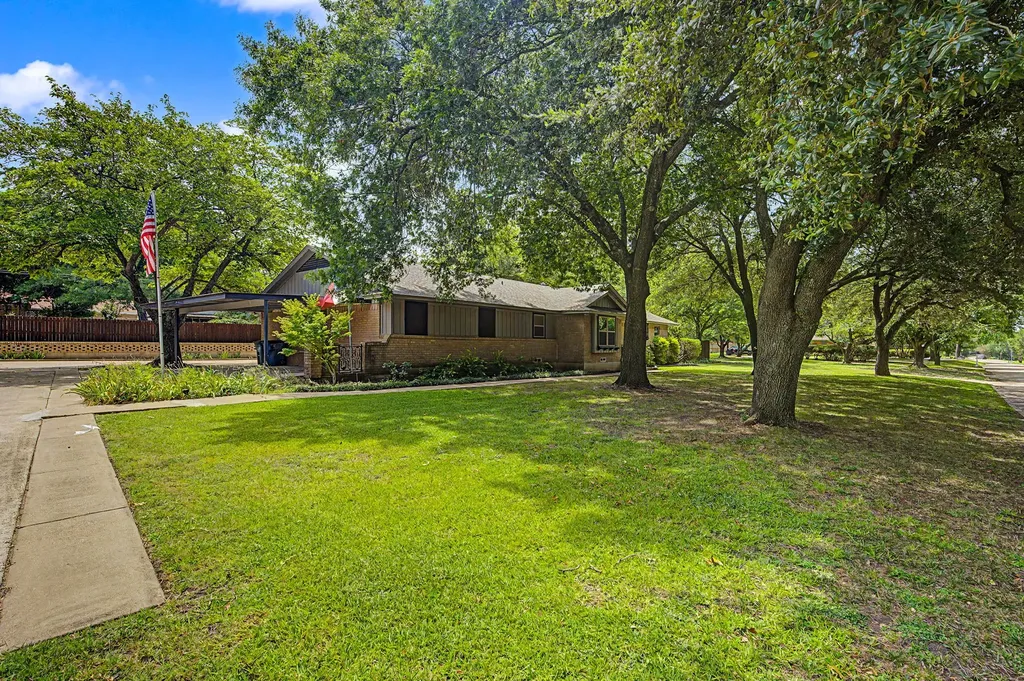 106 Pecan Creek Street Red Oak TX 75154