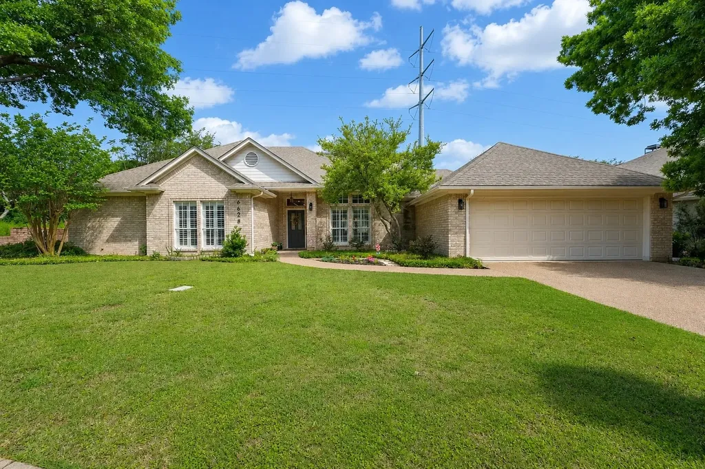 6628 Westmoor Lane Benbrook TX 76132
