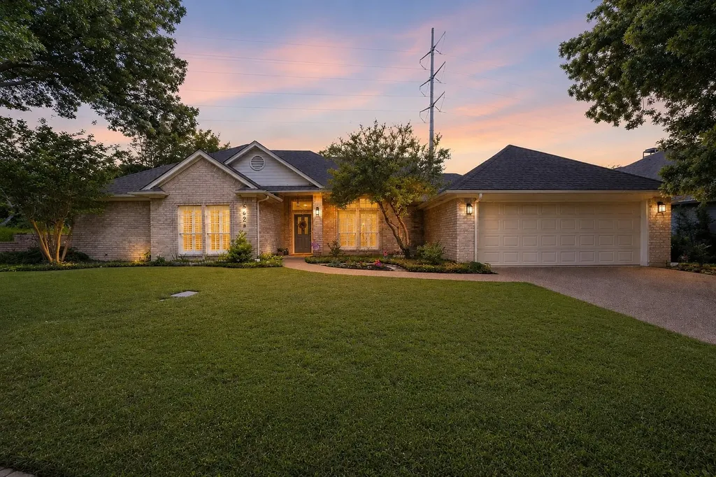 6628 Westmoor Lane Benbrook TX 76132