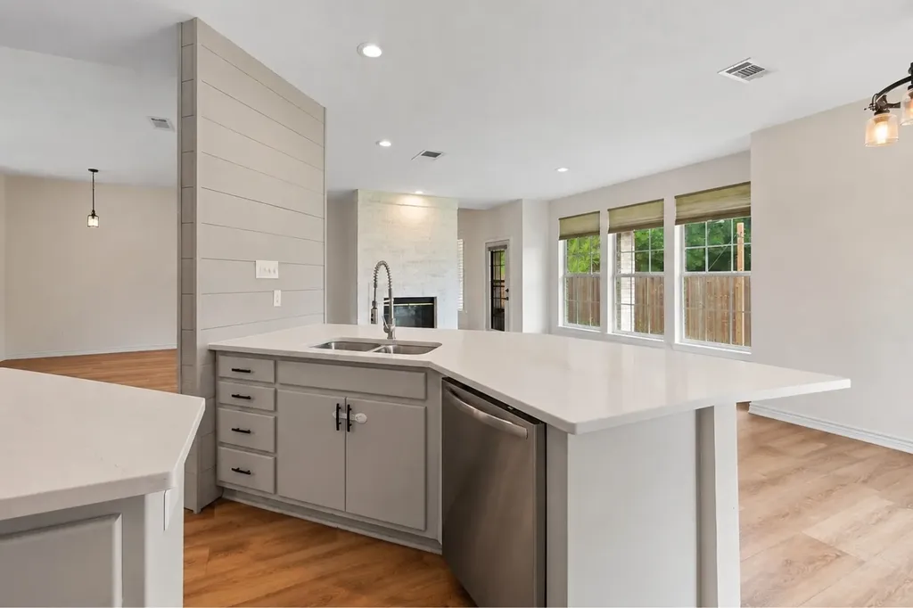 6628 Westmoor Lane Benbrook TX 76132