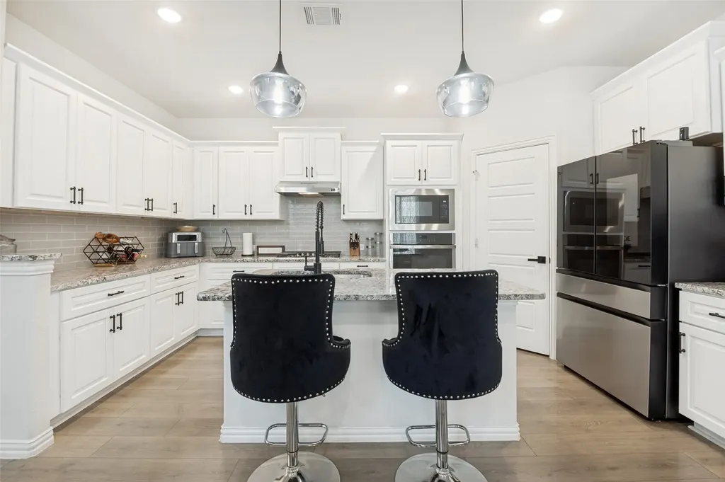 656 Bethpage Drive Red Oak TX 75154