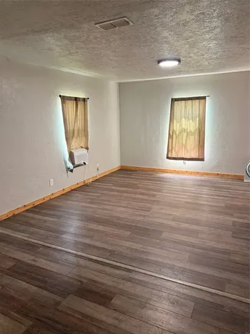 510 N Pacific Avenue Iowa Park TX 76367