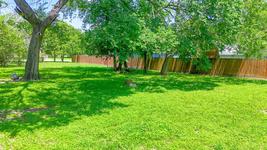 305 N 3rd Street Coolidge TX 76693