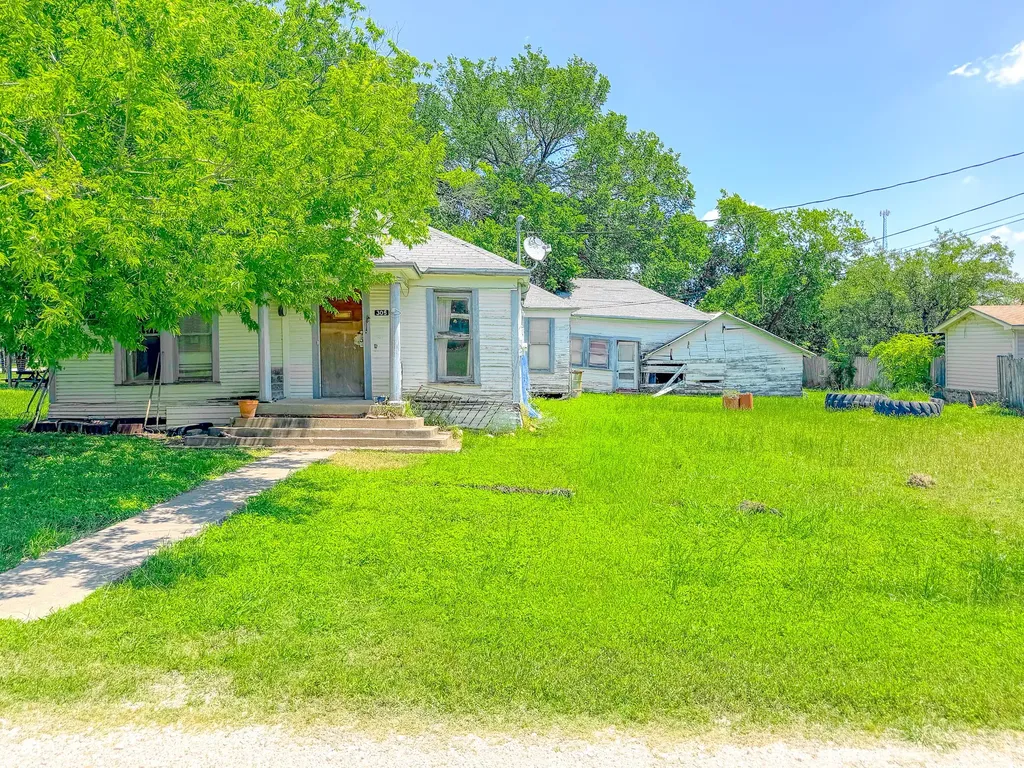 305 N 3rd Street Coolidge TX 76693