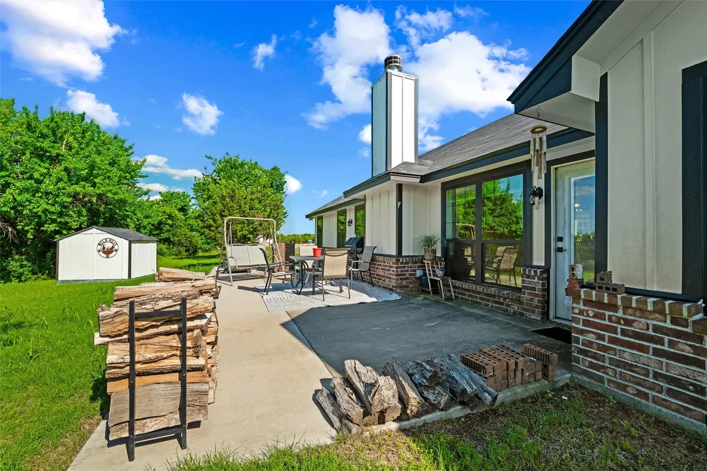 1026 Julia Court Rio Vista TX 76093