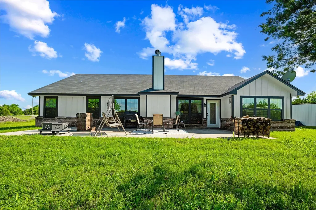 1026 Julia Court Rio Vista TX 76093