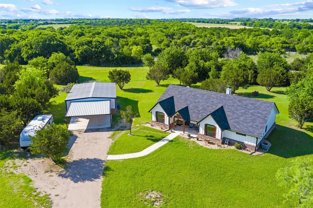 1026 Julia Court Rio Vista TX 76093