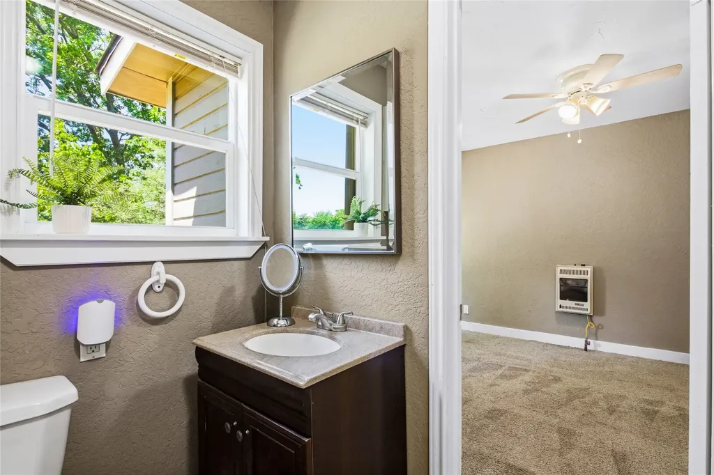 2121 W Bond Street Denison TX 75020