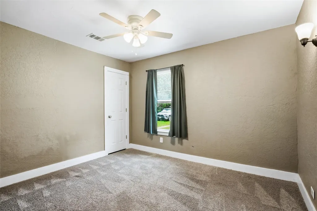 2121 W Bond Street Denison TX 75020