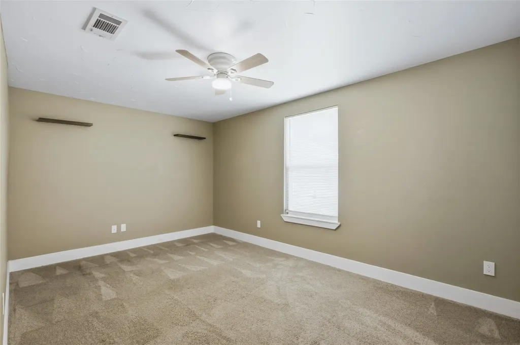 2121 W Bond Street Denison TX 75020