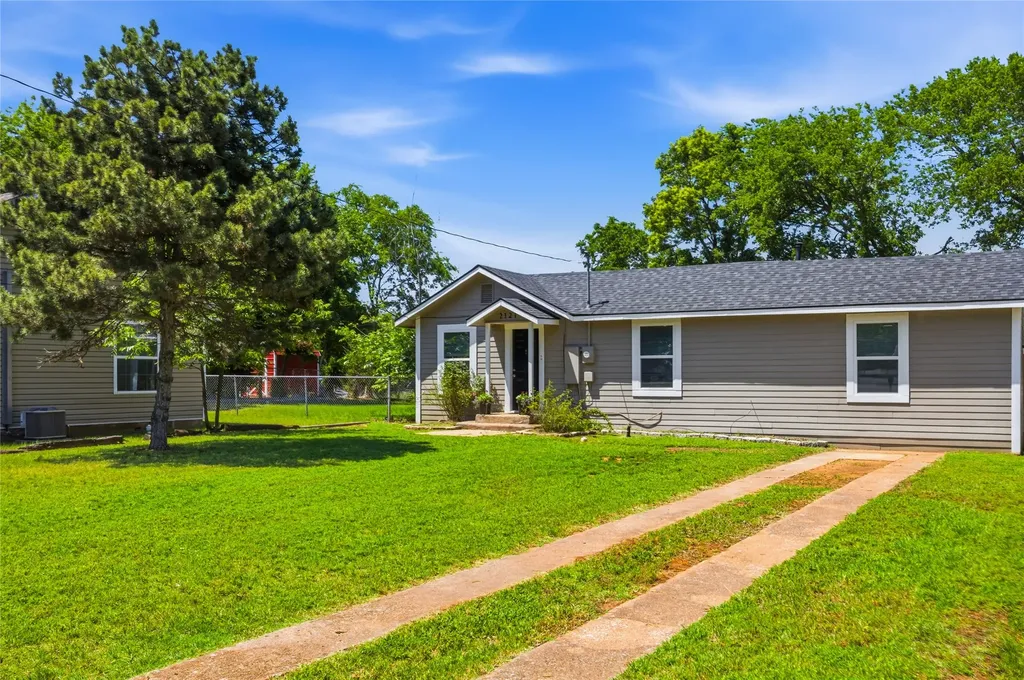 2121 W Bond Street Denison TX 75020