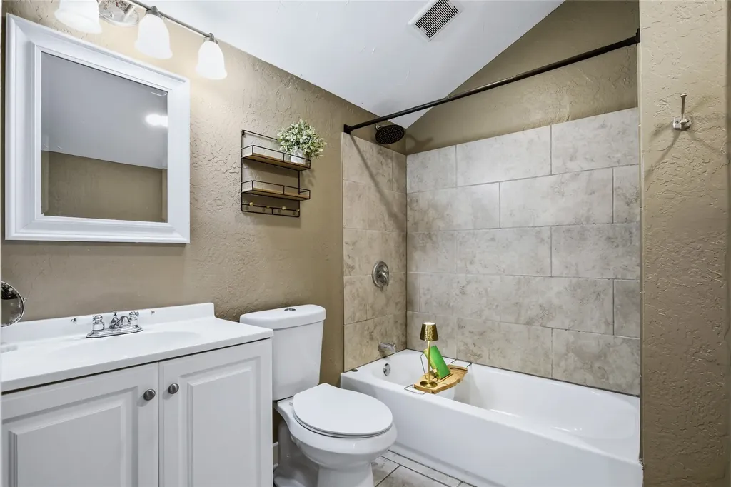 2121 W Bond Street Denison TX 75020