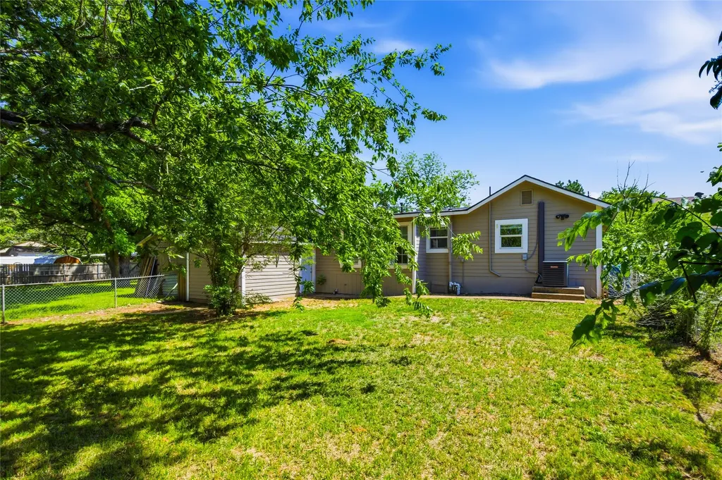 2121 W Bond Street Denison TX 75020