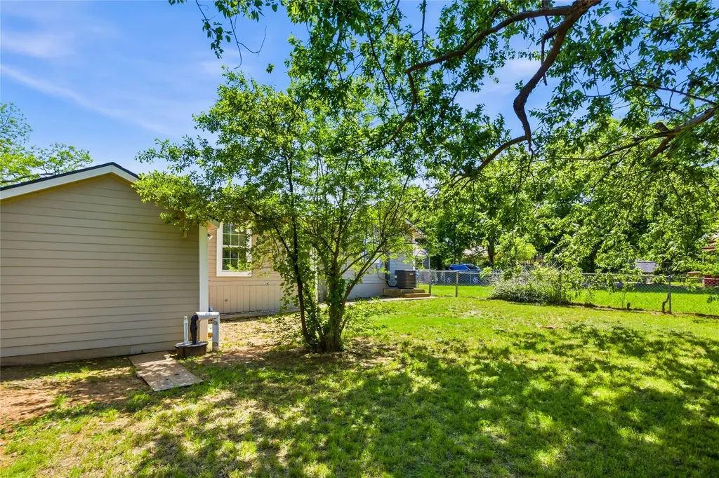 2121 W Bond Street Denison TX 75020