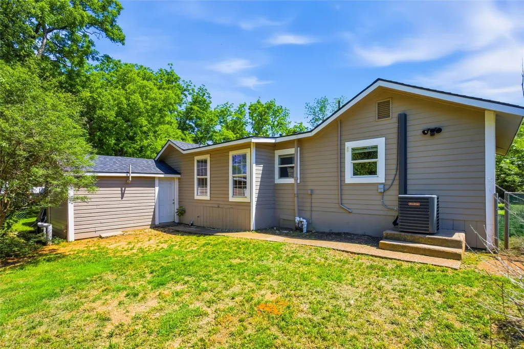 2121 W Bond Street Denison TX 75020