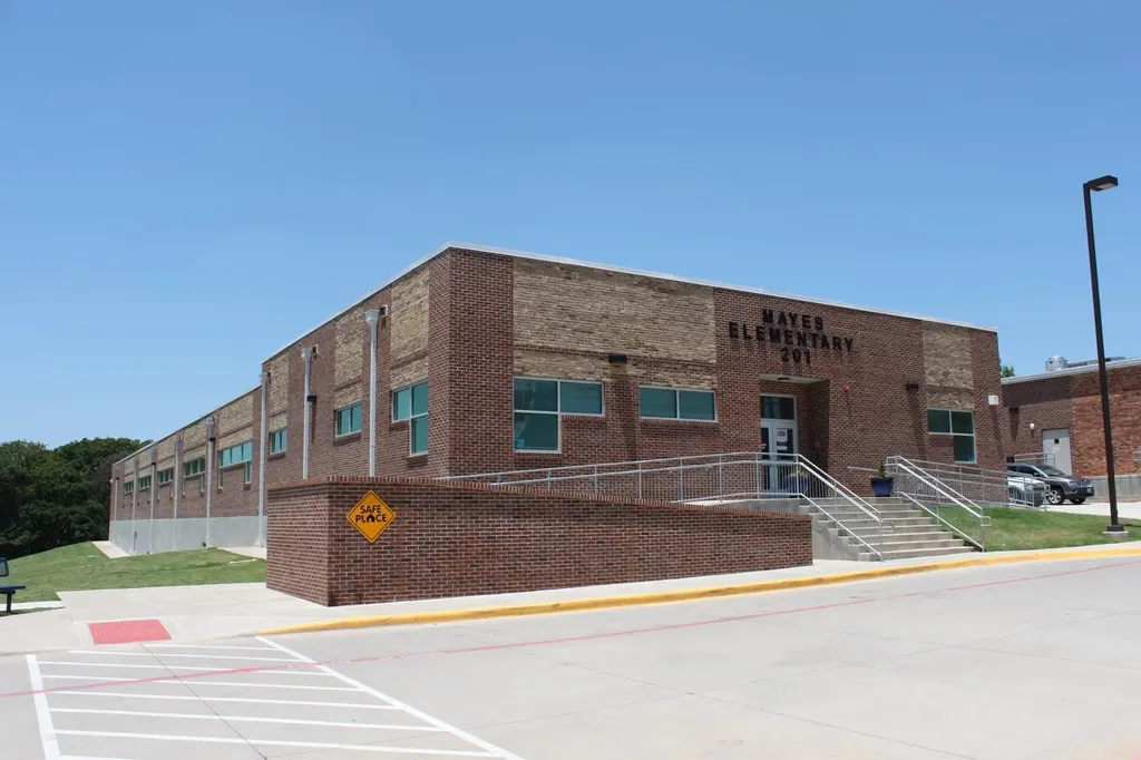 2121 W Bond Street Denison TX 75020