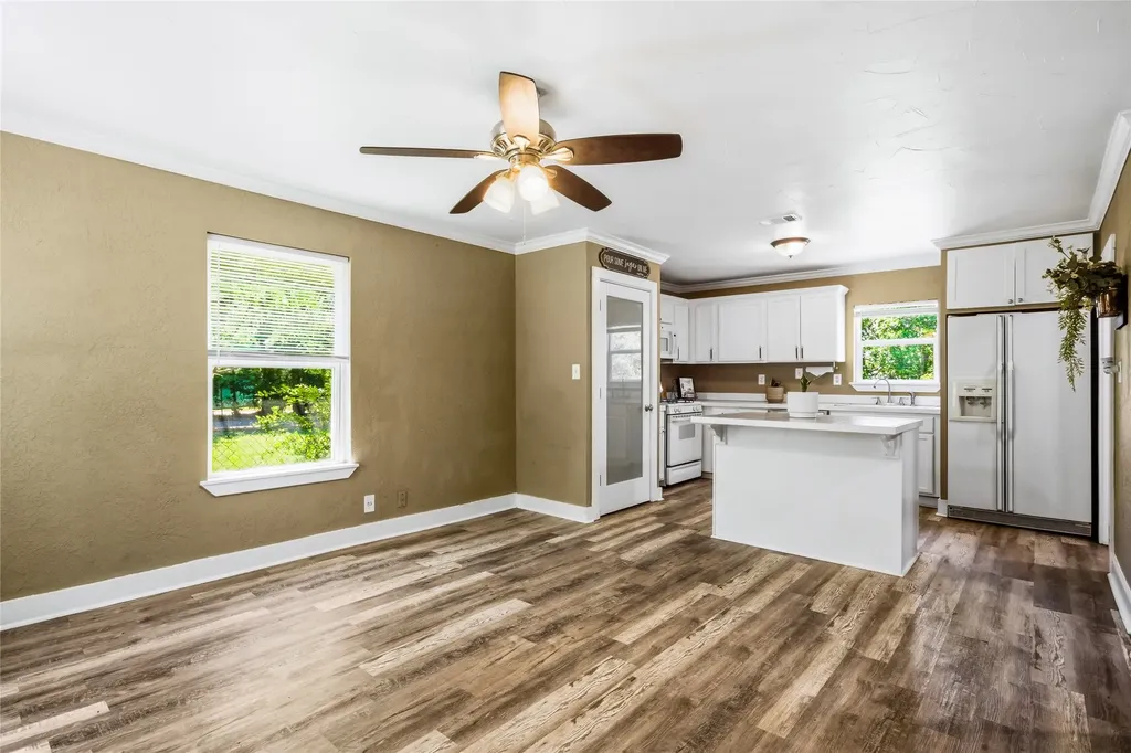 2121 W Bond Street Denison TX 75020