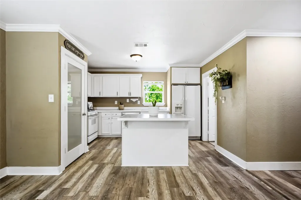 2121 W Bond Street Denison TX 75020