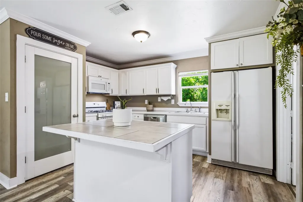 2121 W Bond Street Denison TX 75020