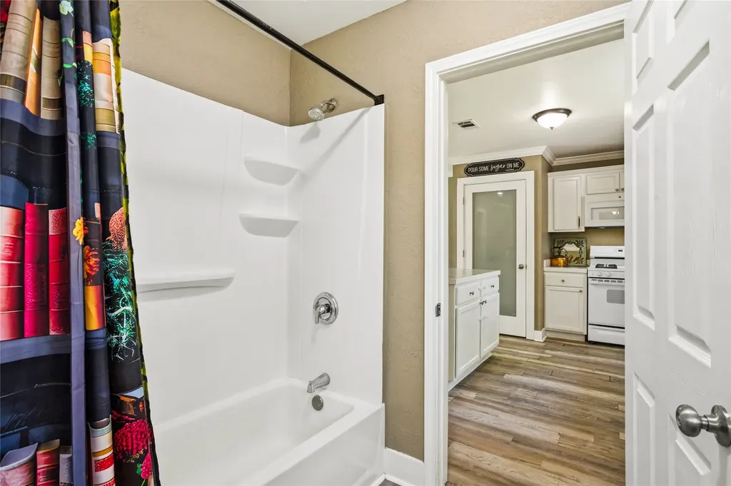 2121 W Bond Street Denison TX 75020