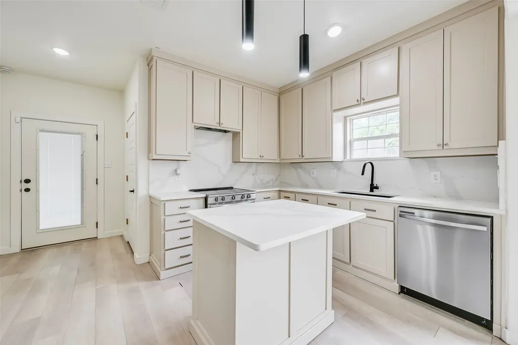2109 Gould Avenue Fort Worth TX 76164