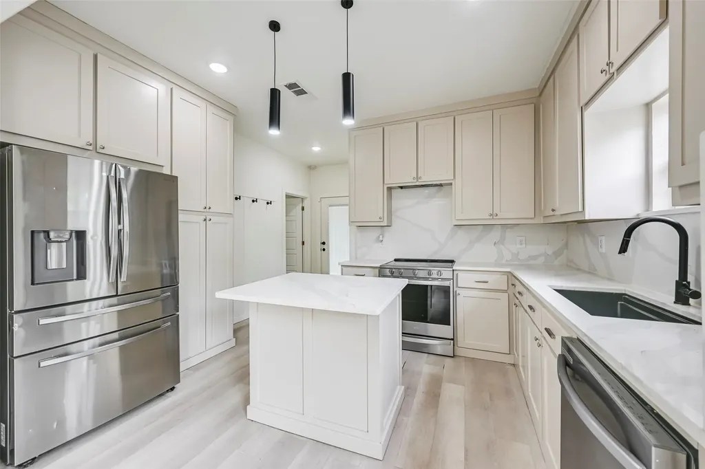 2109 Gould Avenue Fort Worth TX 76164