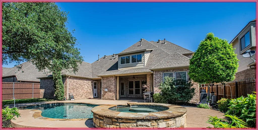 North Richland Hills TX, 8108 Oak Knoll Drive