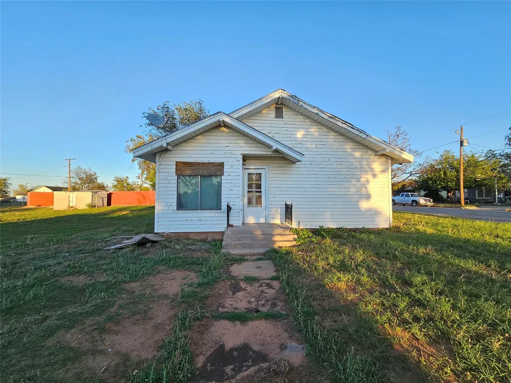 1211 Campbell Street Sweetwater TX 79556