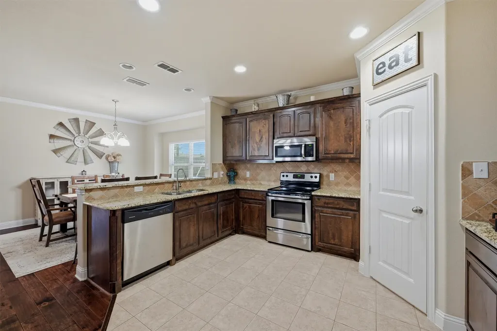 714 Mary Lee Lane Collinsville TX 76233