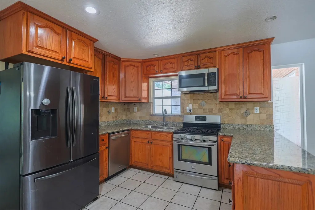 733 Thersa Drive River Oaks TX 76114