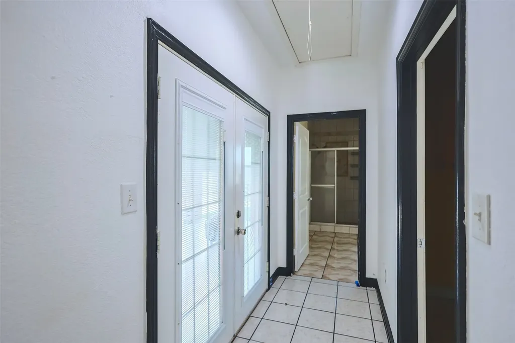 733 Thersa Drive River Oaks TX 76114