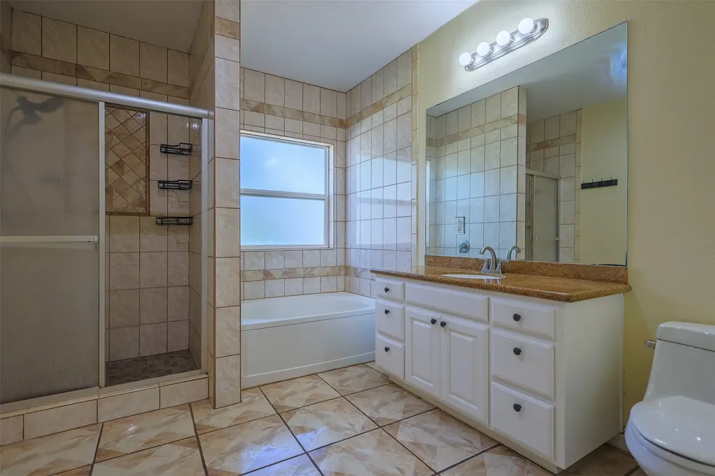 733 Thersa Drive River Oaks TX 76114