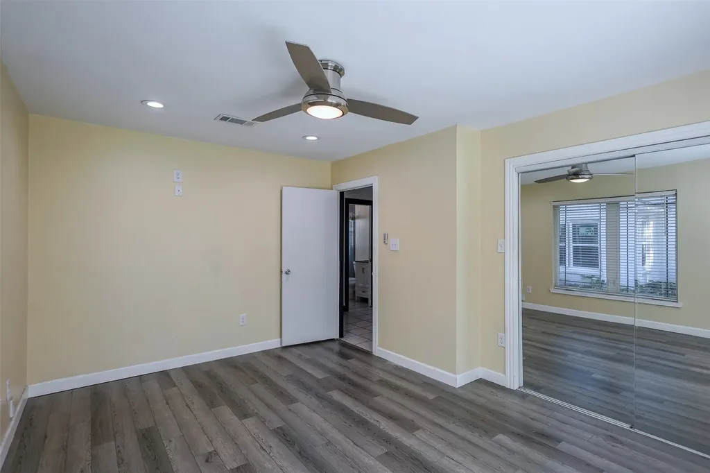 733 Thersa Drive River Oaks TX 76114