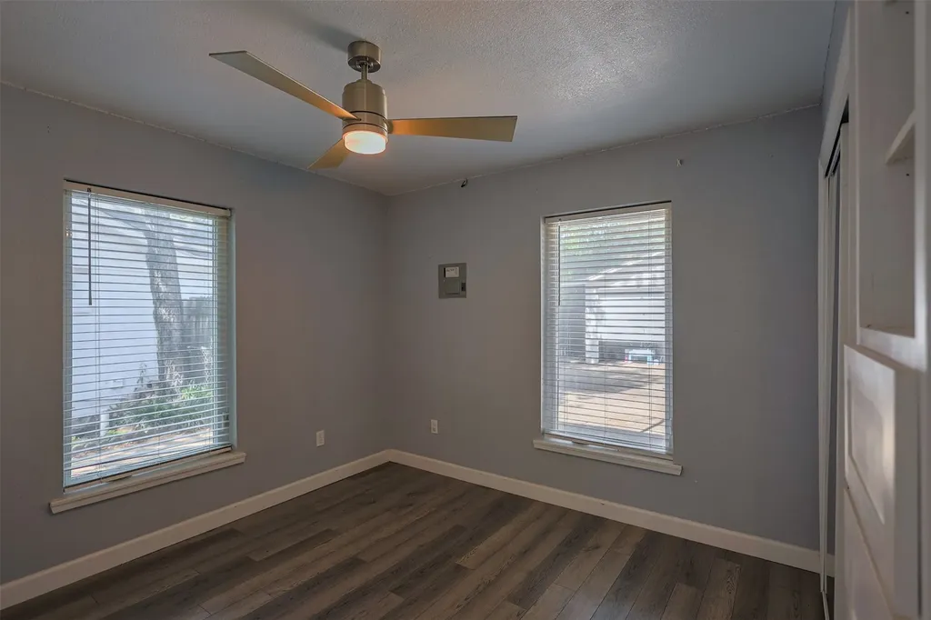 733 Thersa Drive River Oaks TX 76114