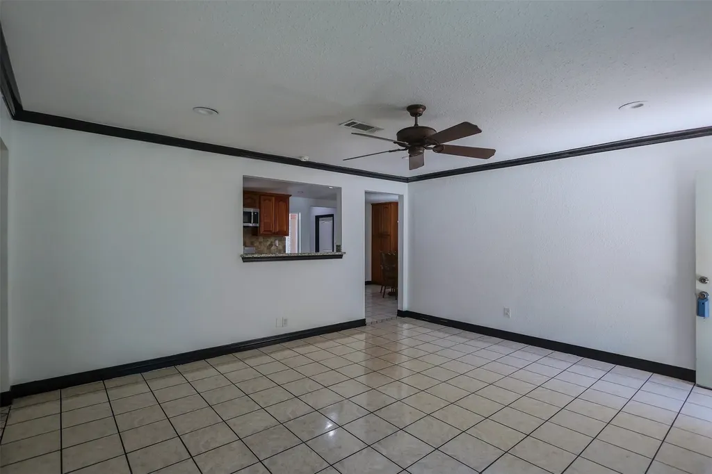 733 Thersa Drive River Oaks TX 76114