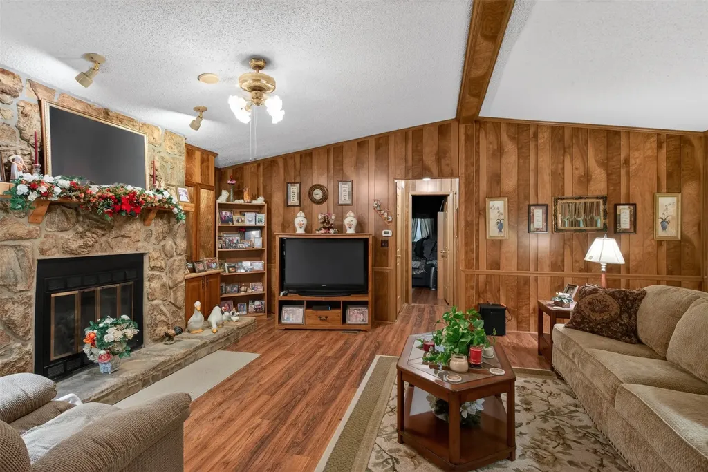 306 Lesa Lane Stonewall LA 71078