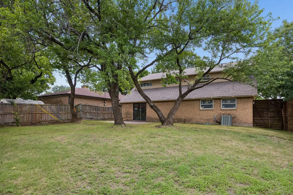 10517 Wyatt Street Dallas TX 75218