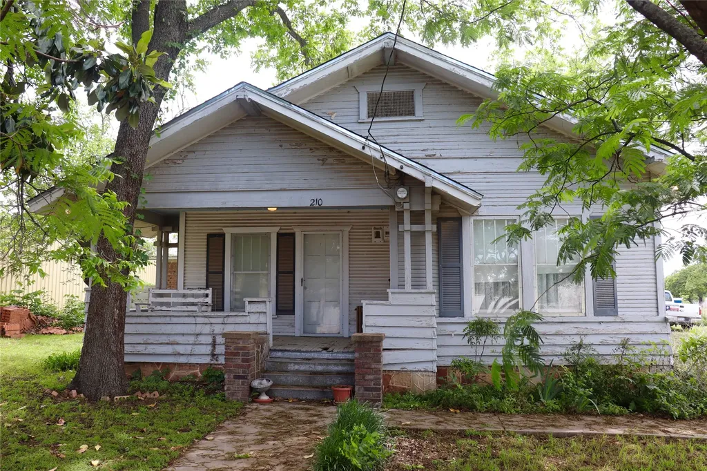 210 E Roberts Street Gorman TX 76454