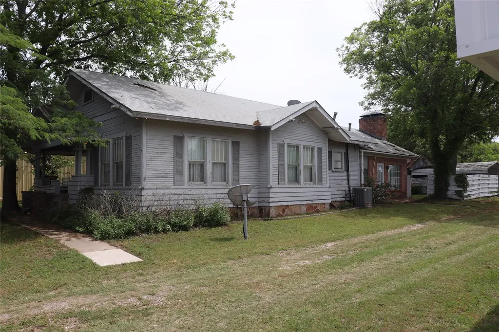 210 E Roberts Street Gorman TX 76454
