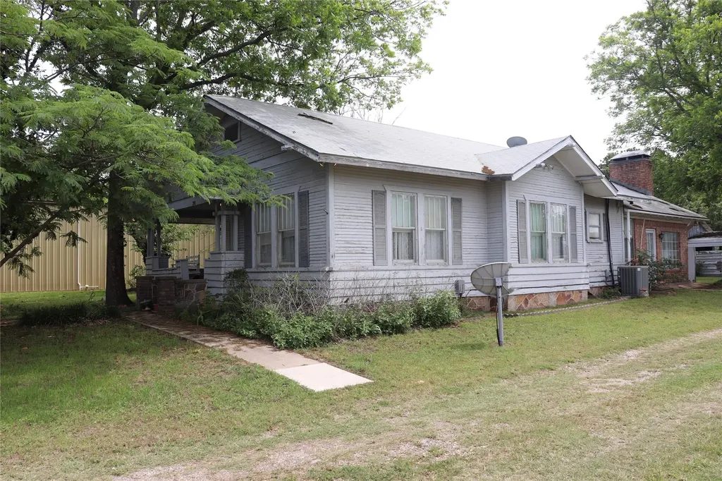 210 E Roberts Street Gorman TX 76454