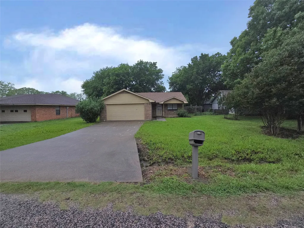 108 S Florence Street Tioga TX 76271