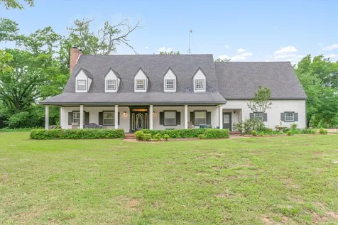 1434 Vz County Road 4519 Van TX 75790