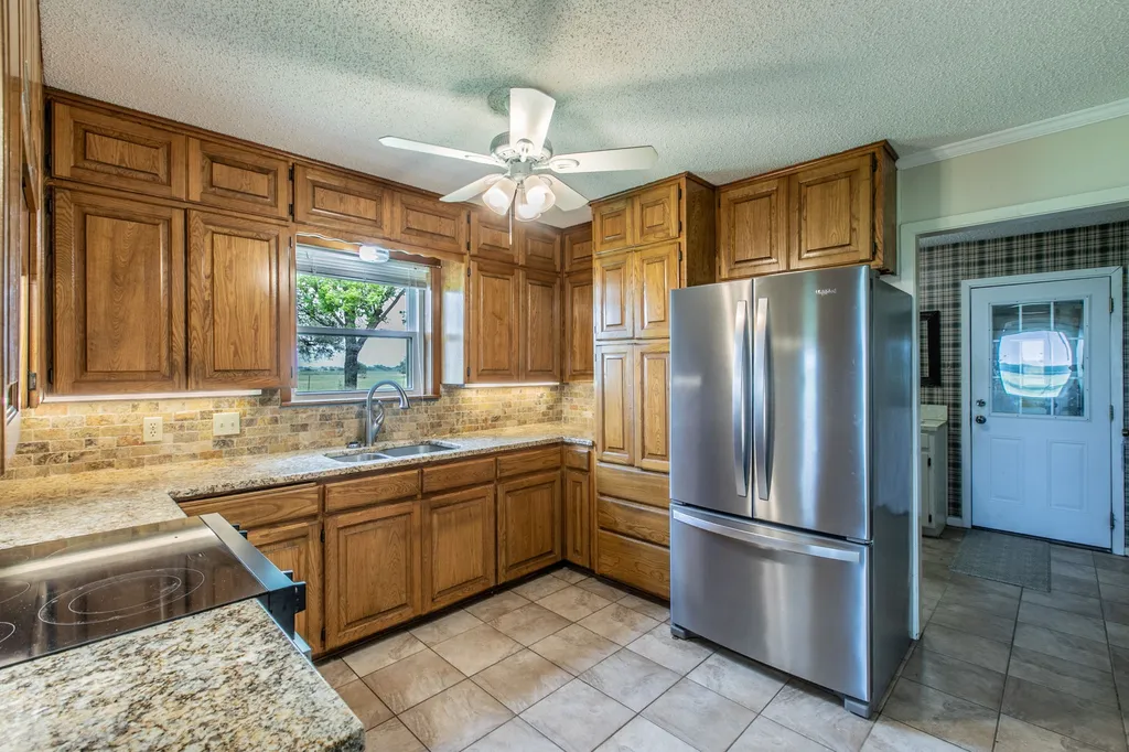 3053 Hobby Creek Road Burlington TX 76519