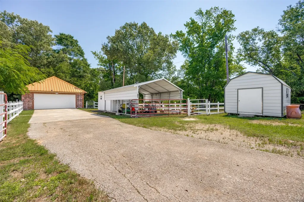 115 County Road 3302 Omaha TX 75571