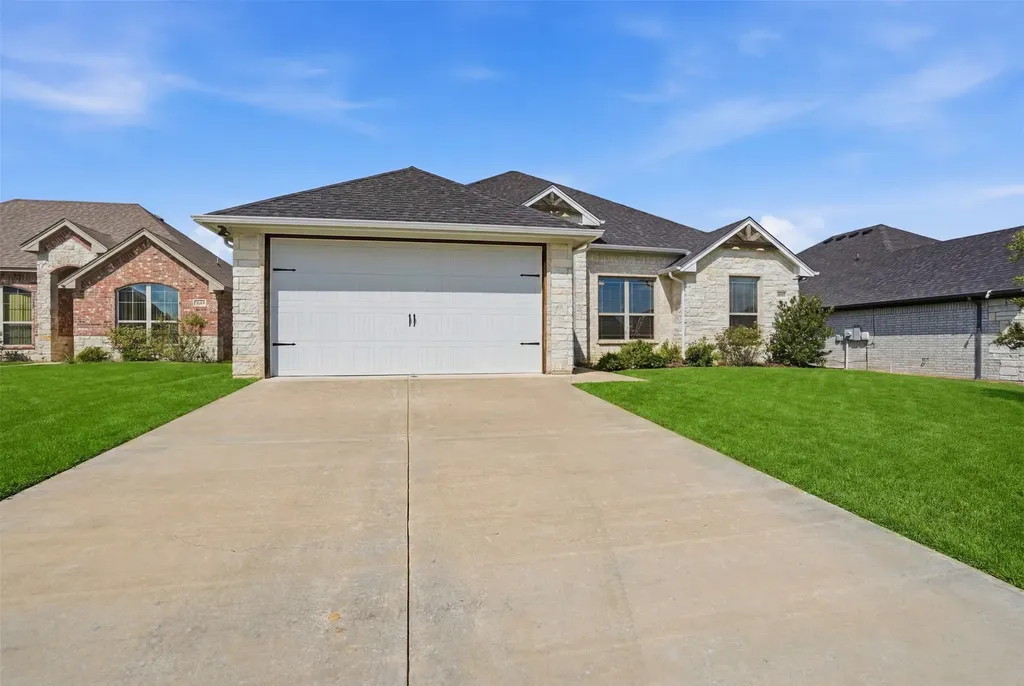 3316 Windcrest Drive Granbury TX 76049