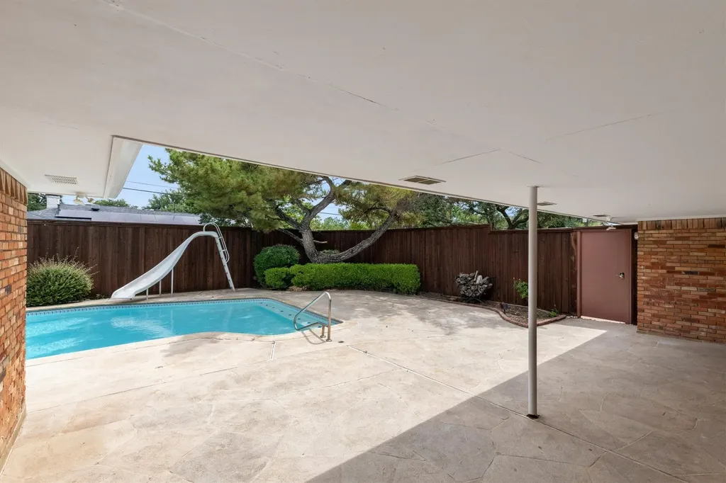 4446 Thunder Road Dallas TX 75244