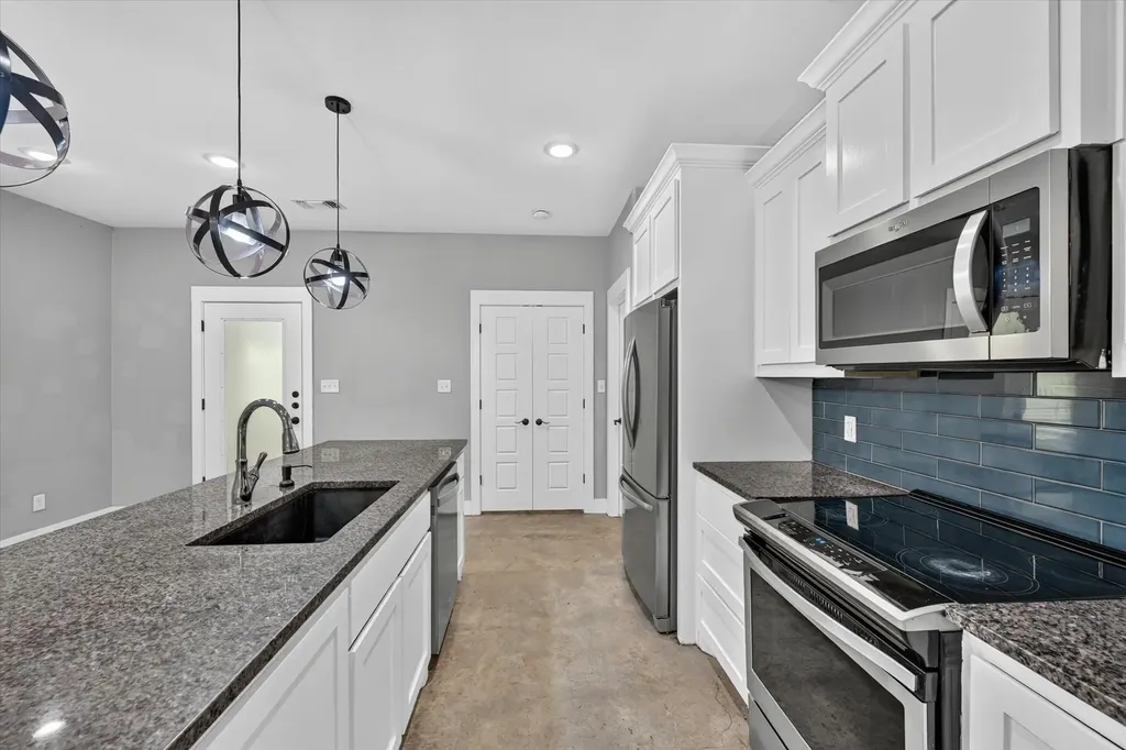 707 E Woodard Street Denison TX 75021