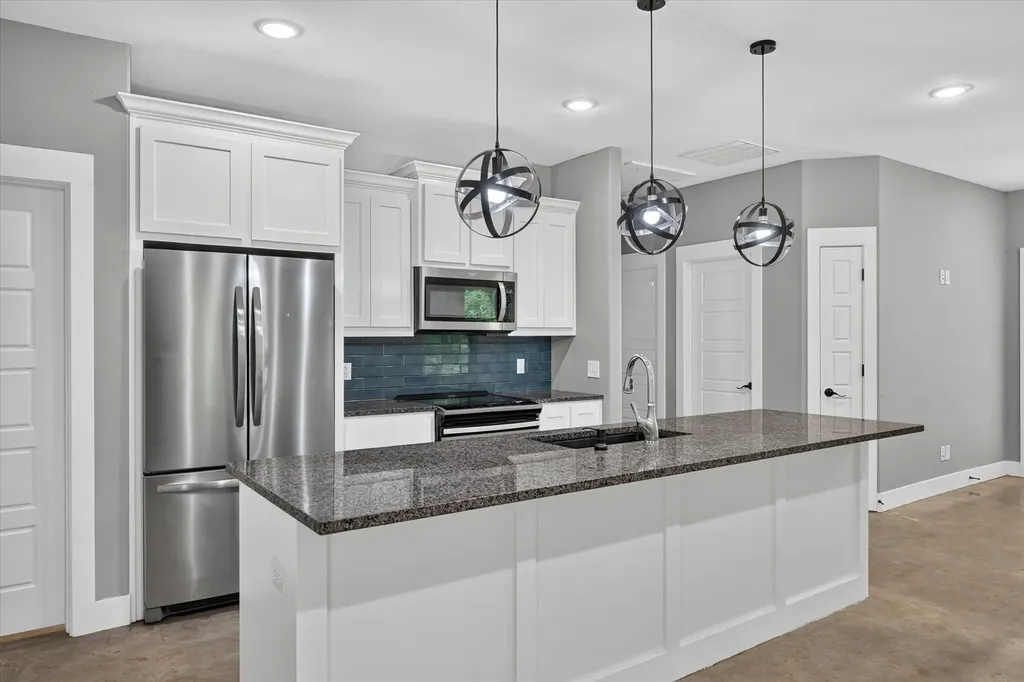 707 E Woodard Street Denison TX 75021